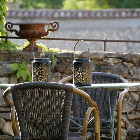 Mas Du Moutet Bed and Breakfast La Capelle-et-Masmolene Buitenkant foto