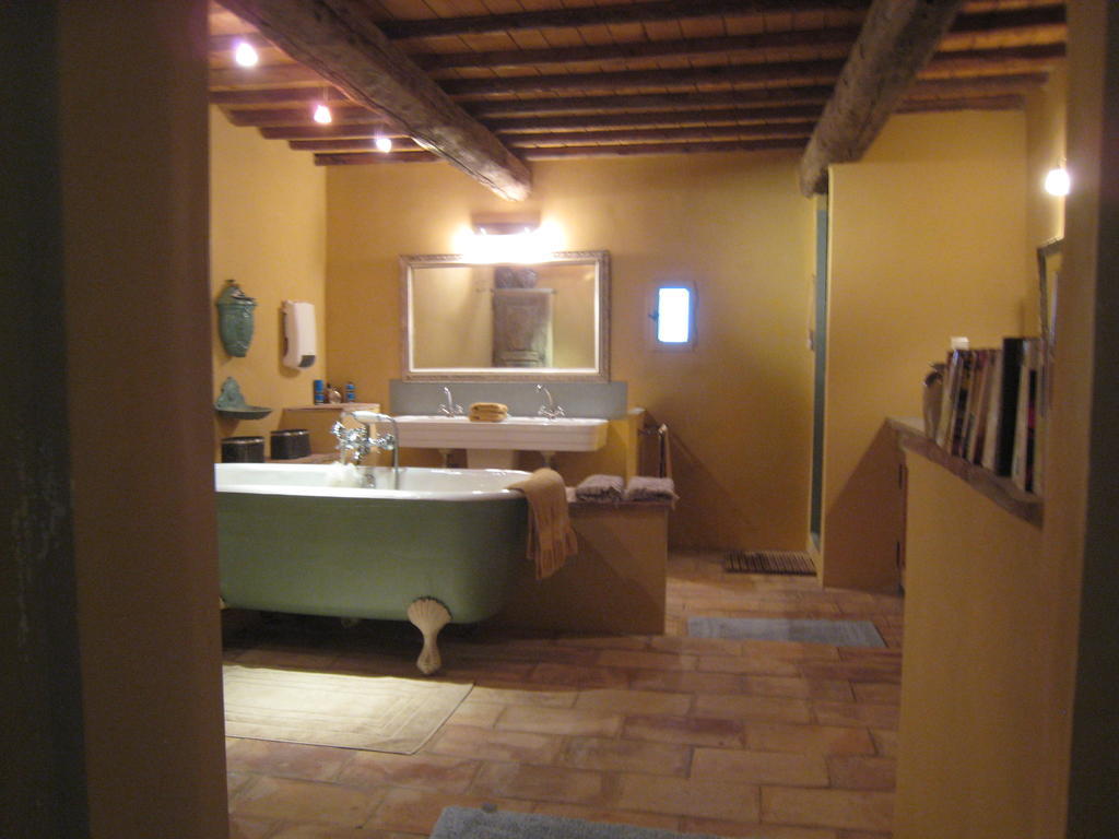 Mas Du Moutet Bed and Breakfast La Capelle-et-Masmolene Kamer foto
