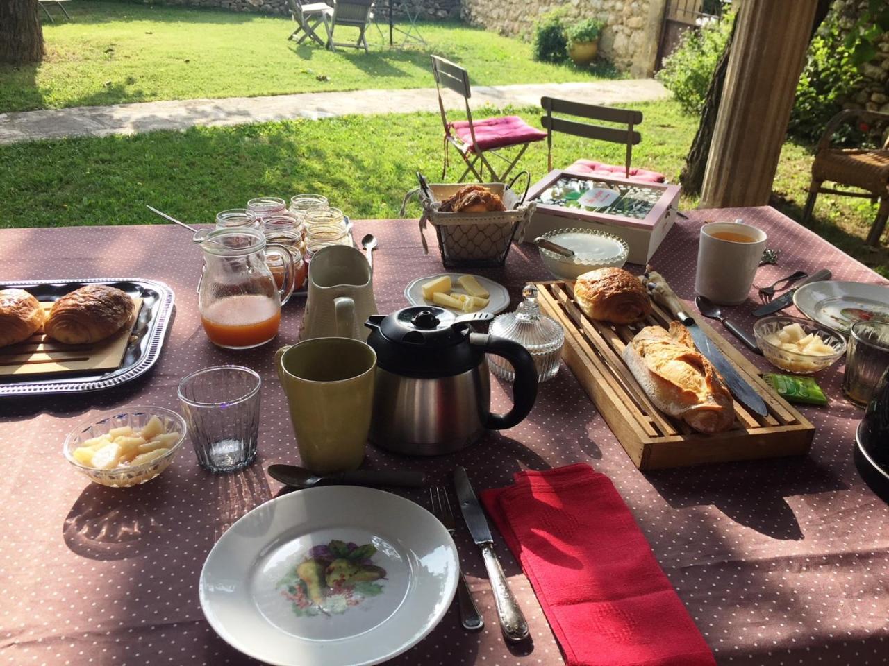 Mas Du Moutet Bed and Breakfast La Capelle-et-Masmolene Buitenkant foto